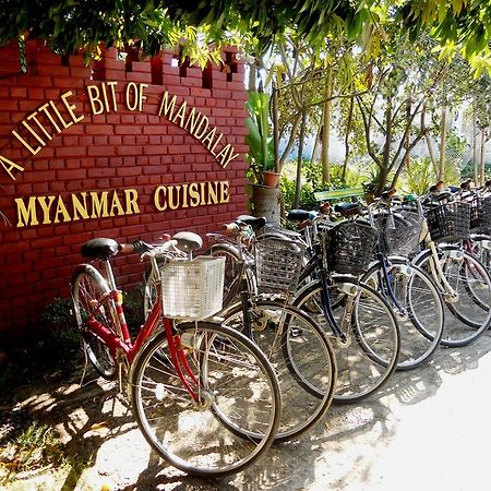 A Little Bit Of Mandalay Tavern Bed and Breakfast Exterior foto