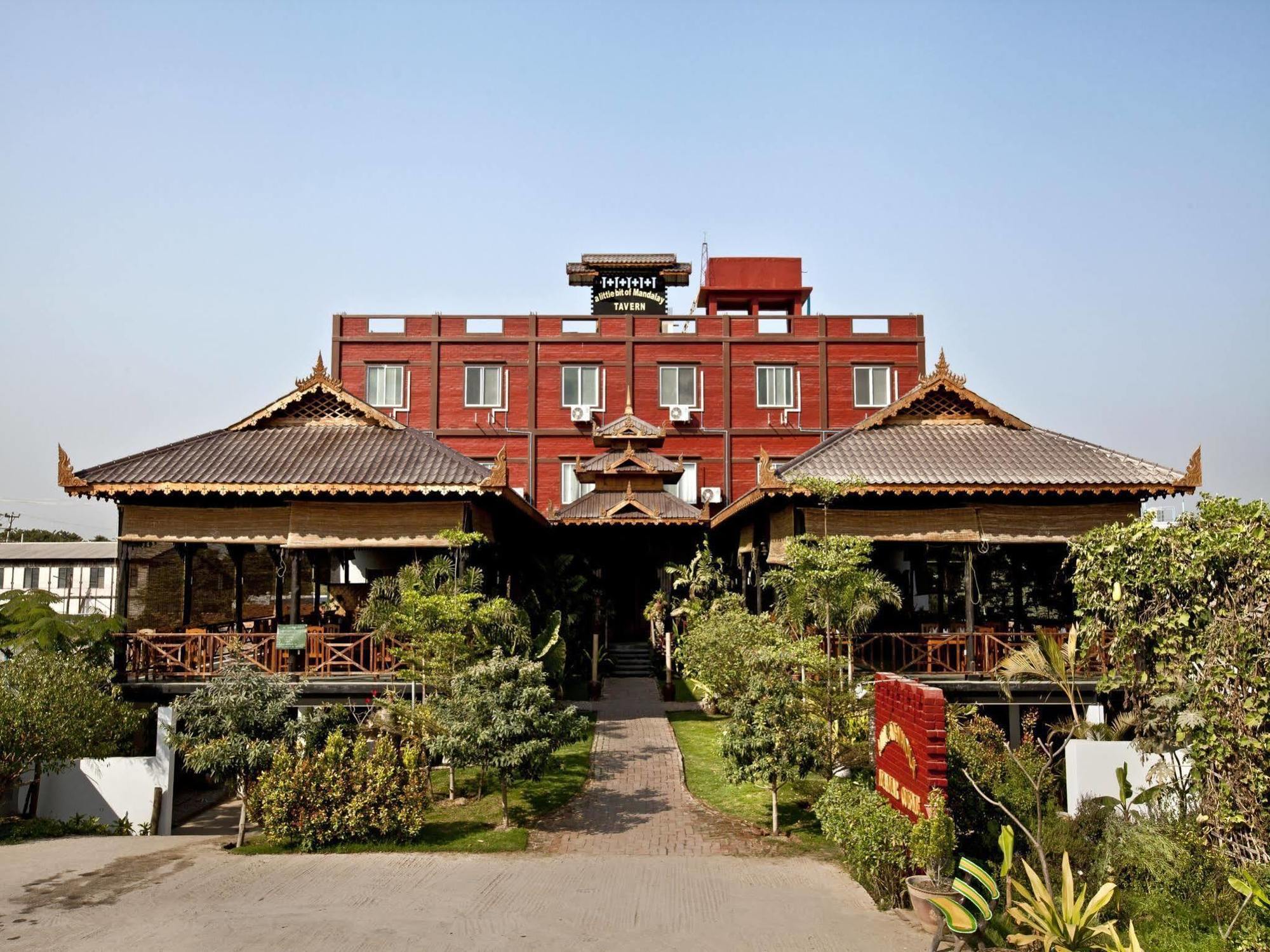 A Little Bit Of Mandalay Tavern Bed and Breakfast Exterior foto